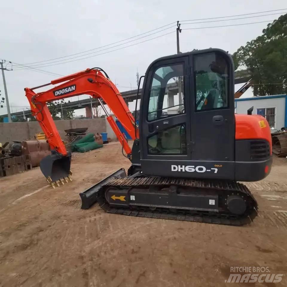 Doosan DH60-7 履带挖掘机