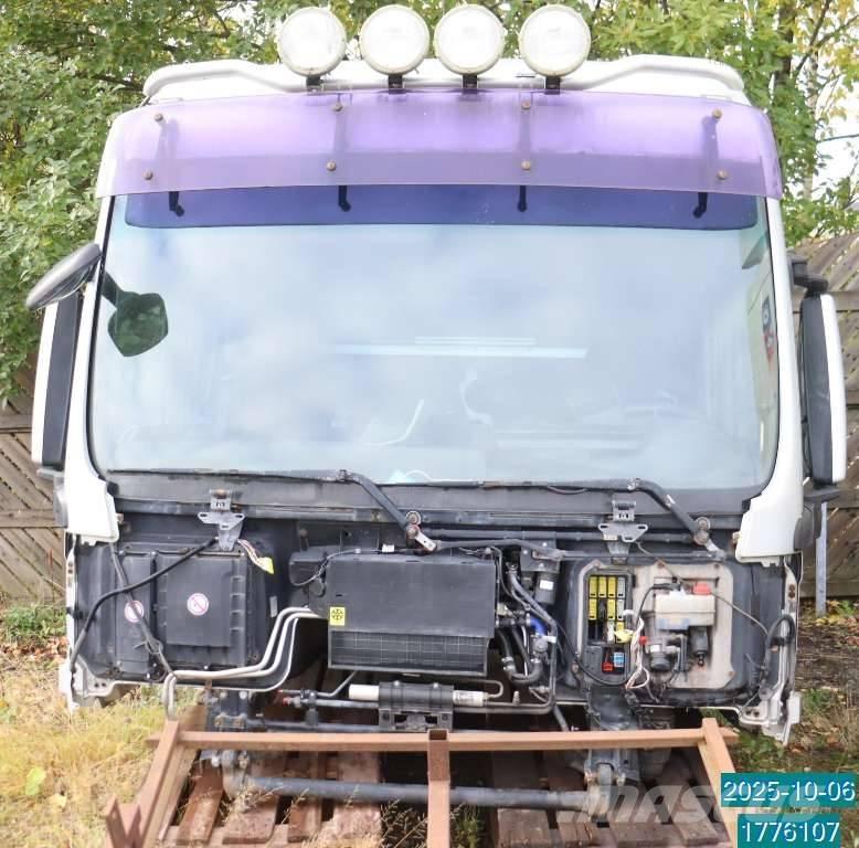 MAN TGX 26.440 驾驶室与内部