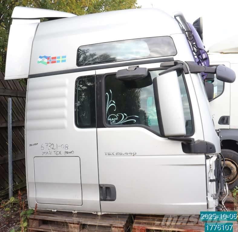 MAN TGX 26.440 驾驶室与内部