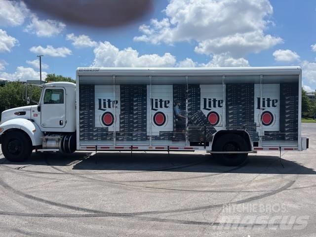 Peterbilt 337 饮料运输车