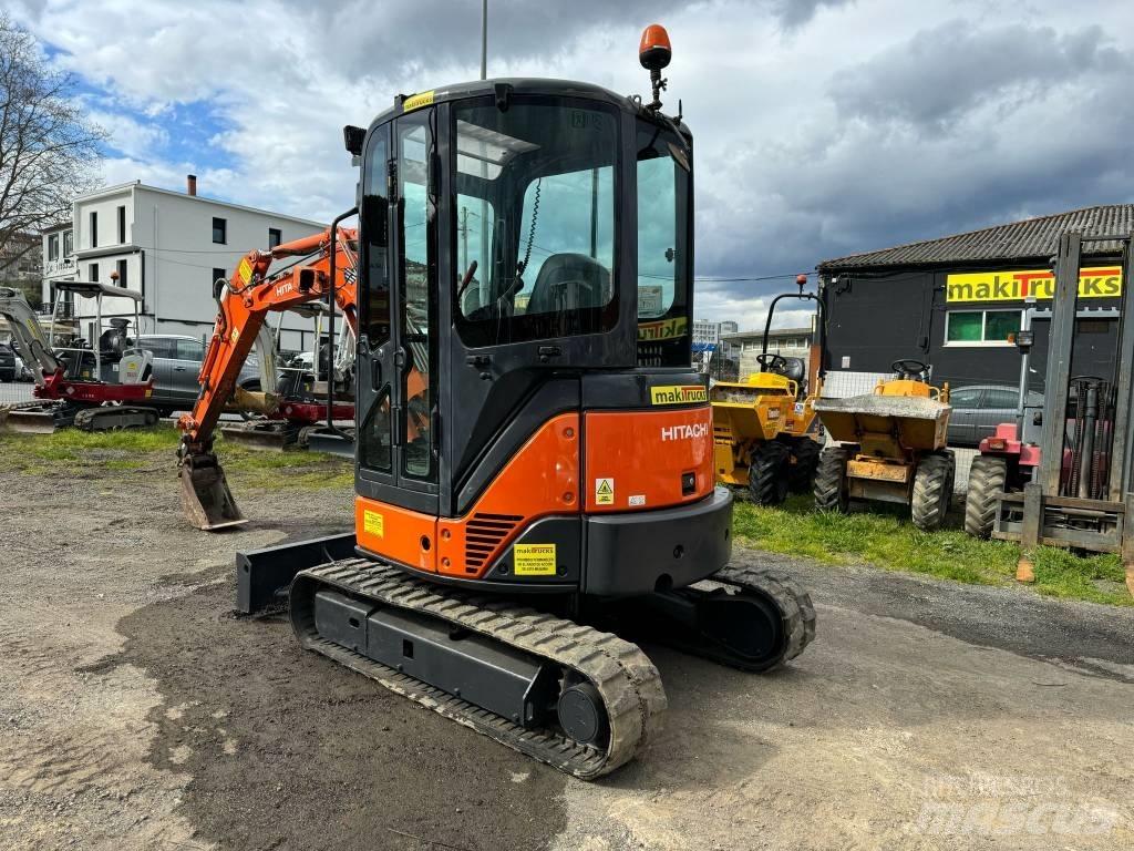 Hitachi ZX 30 U-2 小型挖掘机