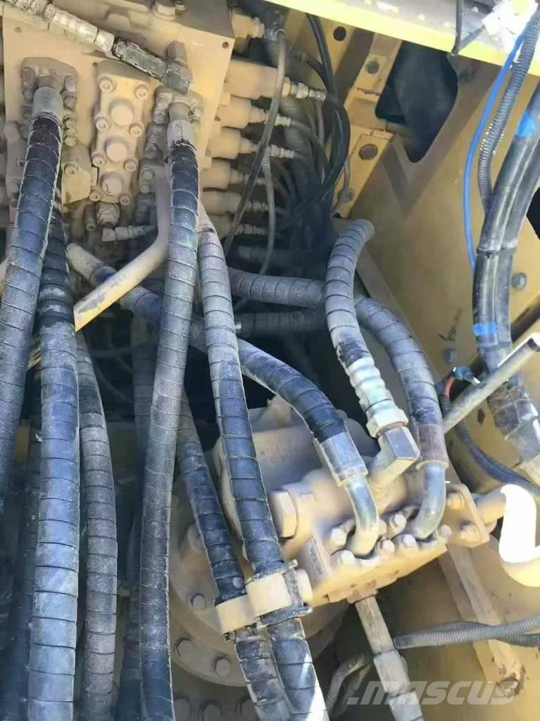 Komatsu PC 210 履带挖掘机
