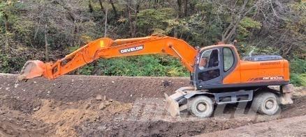 Doosan DX210WA 轮式挖掘机
