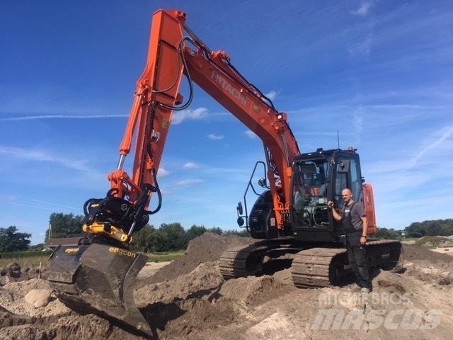 Hitachi ZX 135 US-6 履带挖掘机
