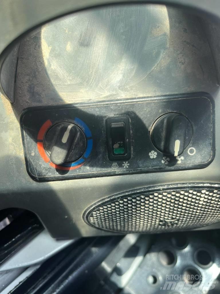 Bobcat T 740 滑移装载机