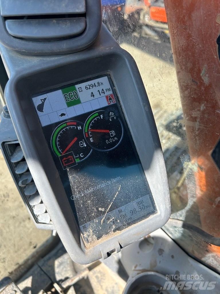 Hitachi ZX 135 US-6 履带挖掘机