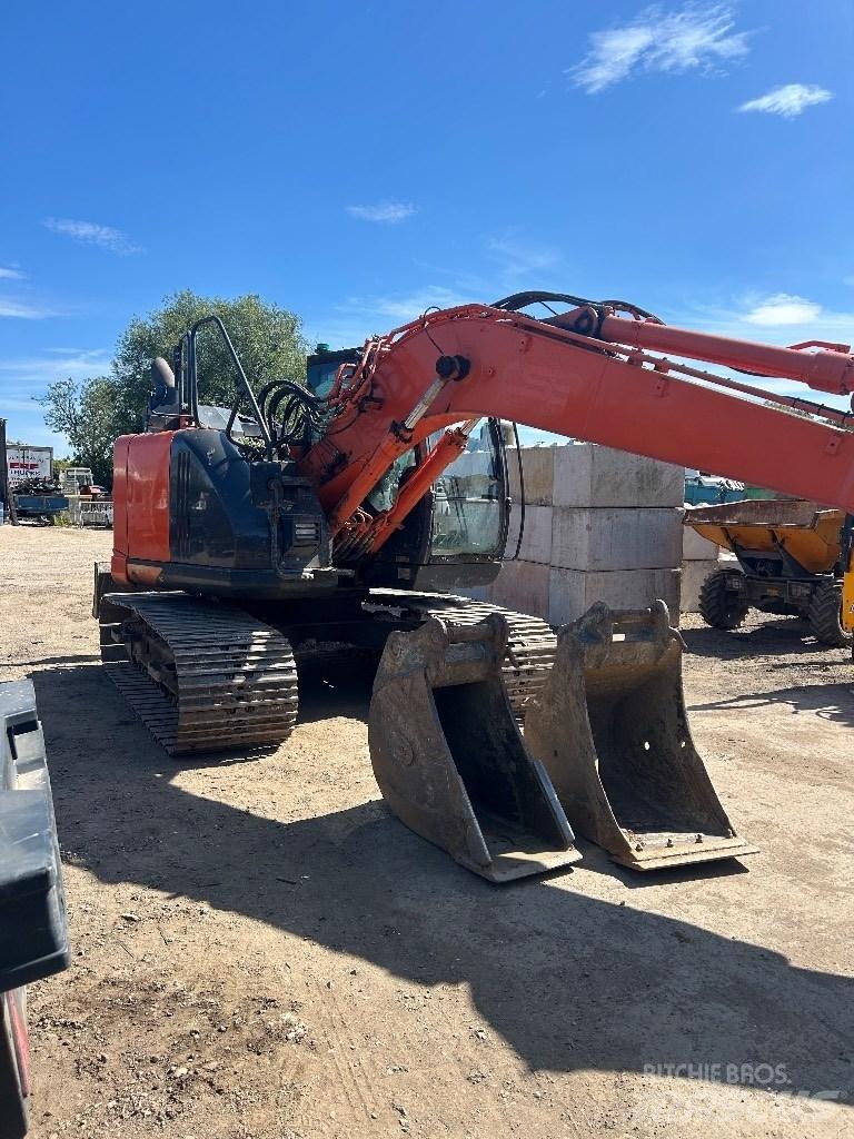 Hitachi ZX 135 US-6 履带挖掘机