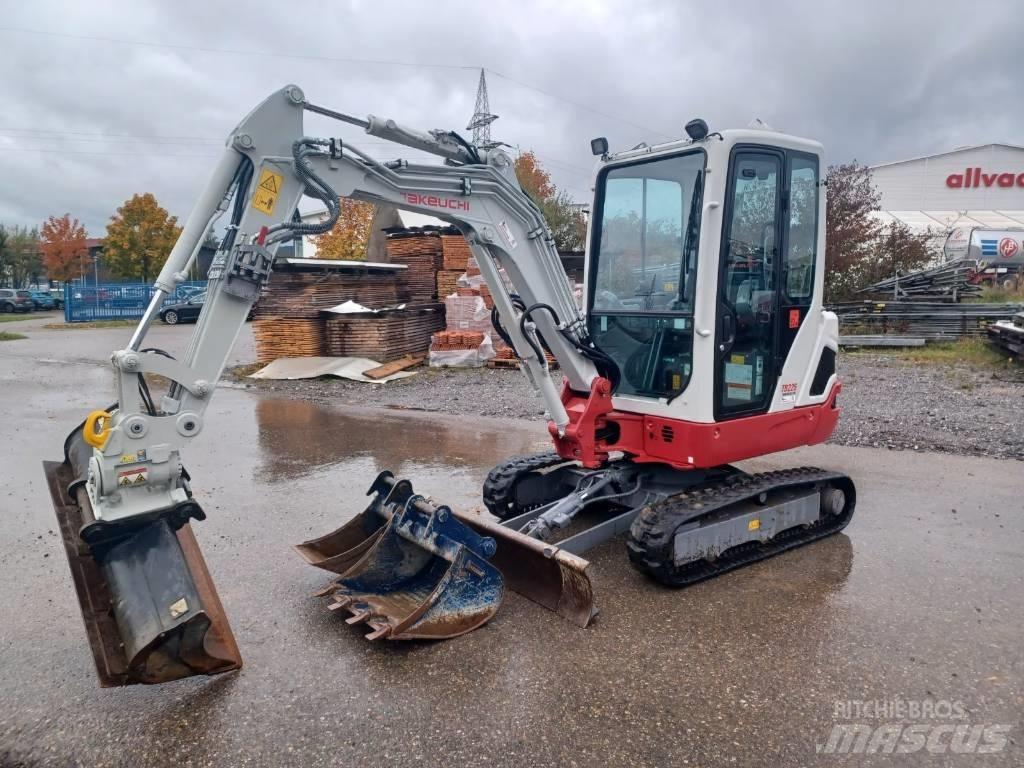 Takeuchi TB 225 小型挖掘机