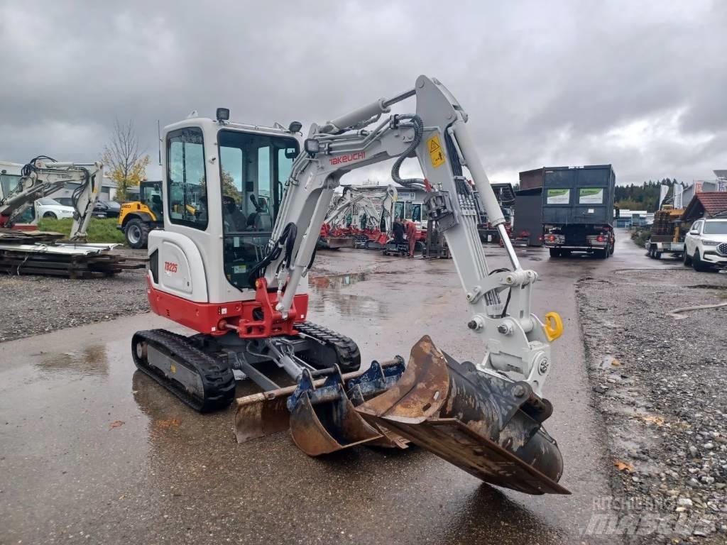 Takeuchi TB 225 小型挖掘机