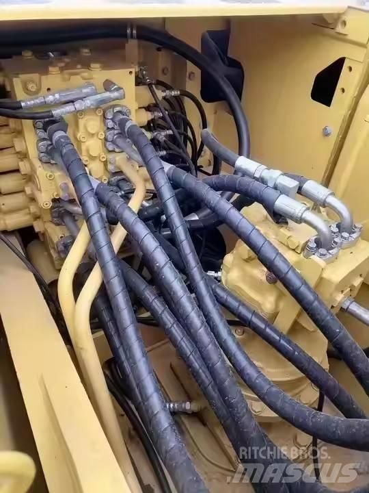 Komatsu PC200 履带挖掘机