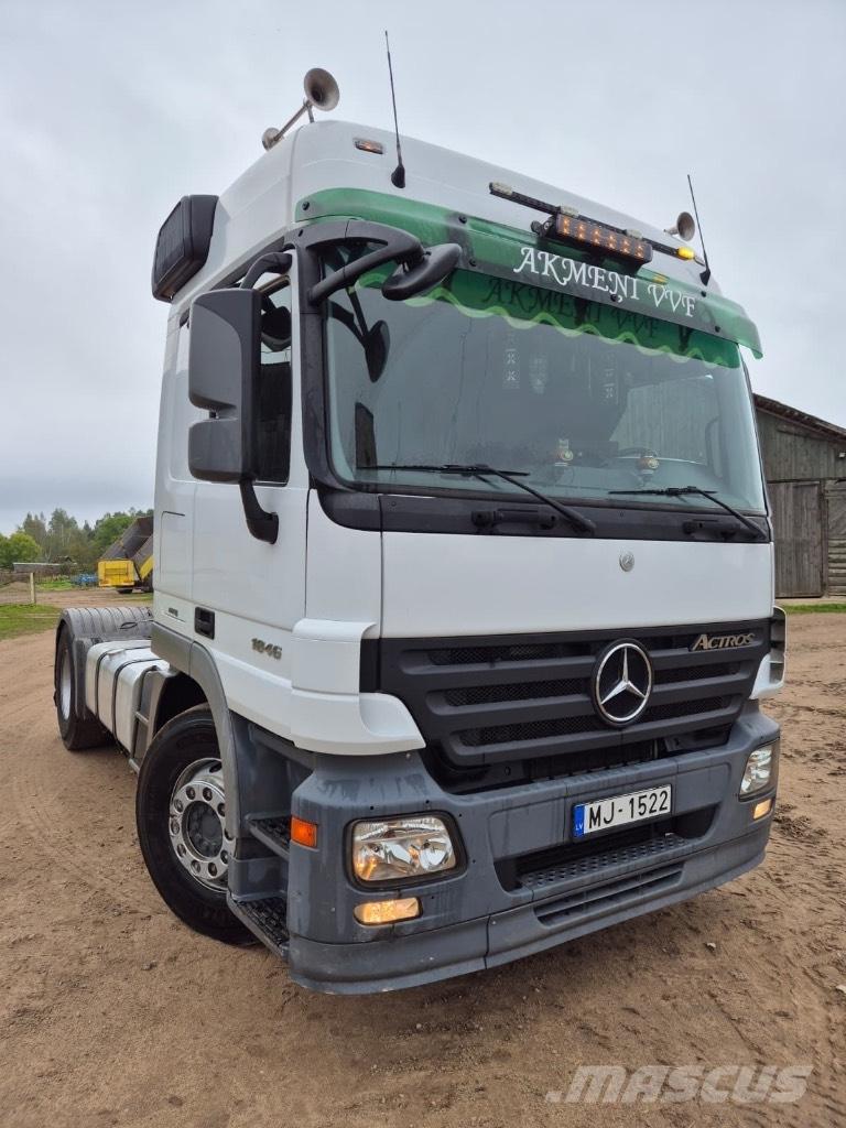 Mercedes-Benz 1846 牵引车