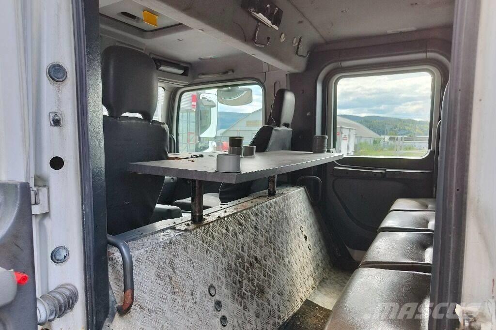 Mercedes-Benz 1018 厢式货车