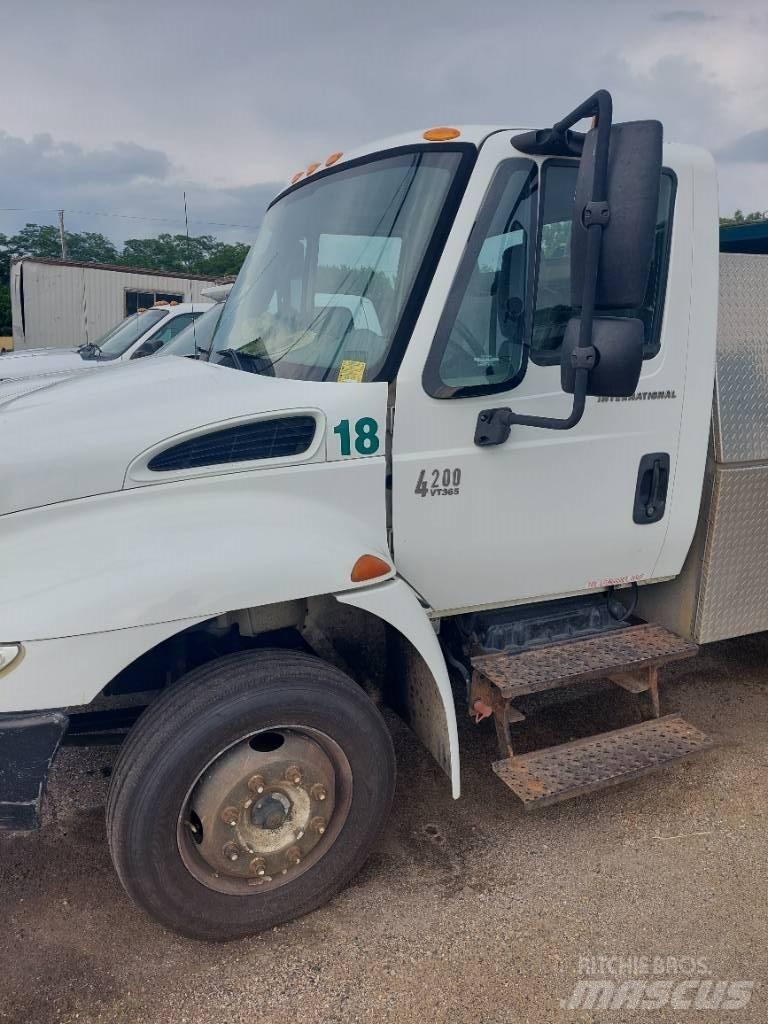 International 4200 自卸式货车