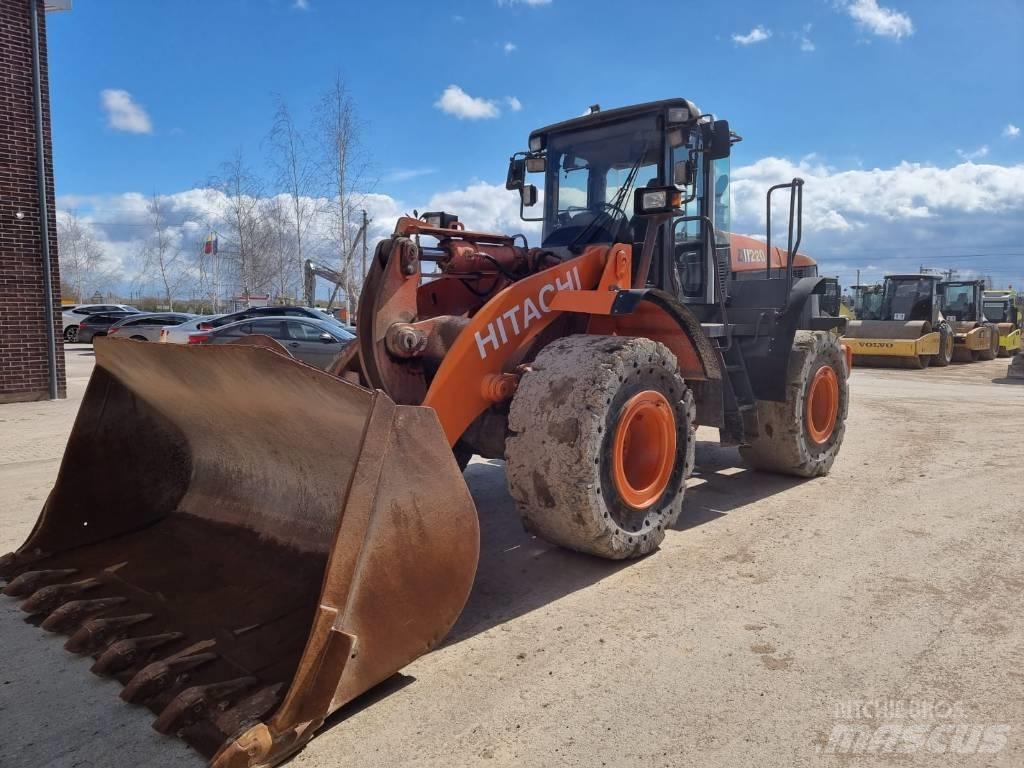 Hitachi ZW 220 轮式装载机