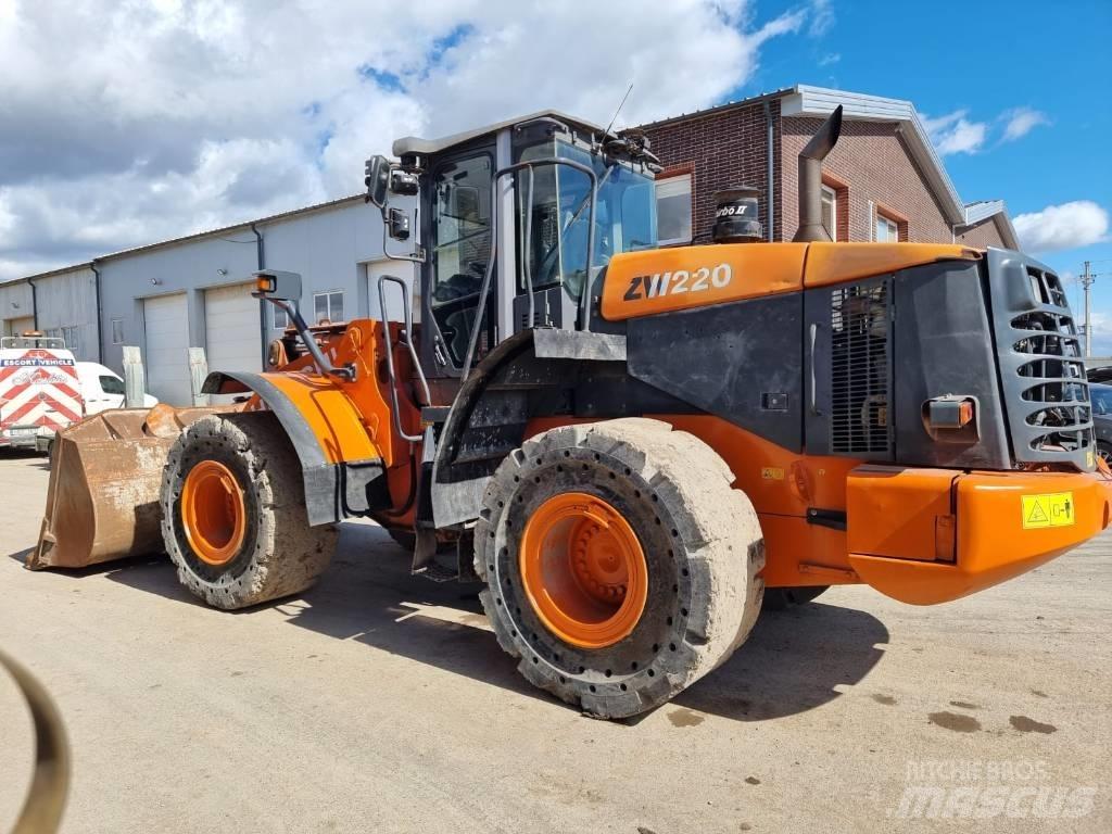 Hitachi ZW 220 轮式装载机