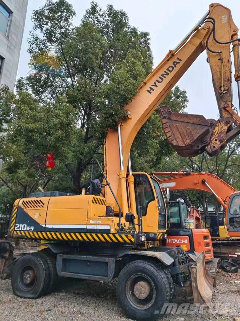 Hyundai R210W-9 轮式挖掘机