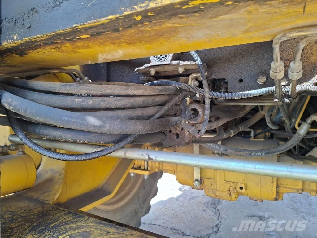 Komatsu WB 91 R 反铲装载机