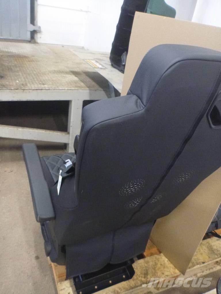 Mercedes-Benz Actros 驾驶室与内部