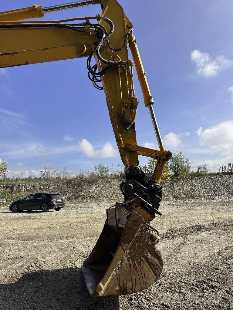 Komatsu PC 228 US-3 履带挖掘机