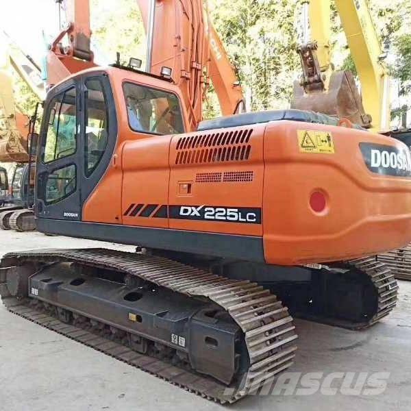 Doosan dx225 履带挖掘机