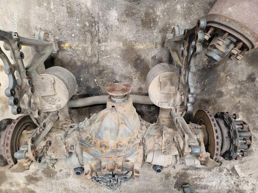 Mercedes-Benz 1835 轴