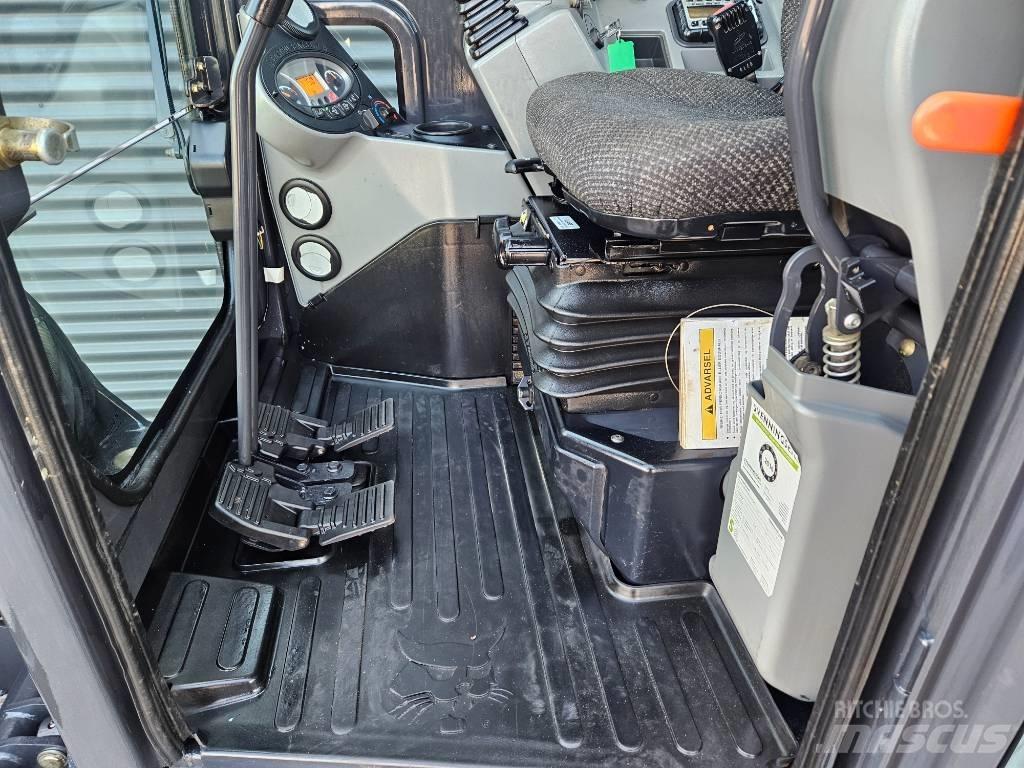 Bobcat e26 小型挖掘机