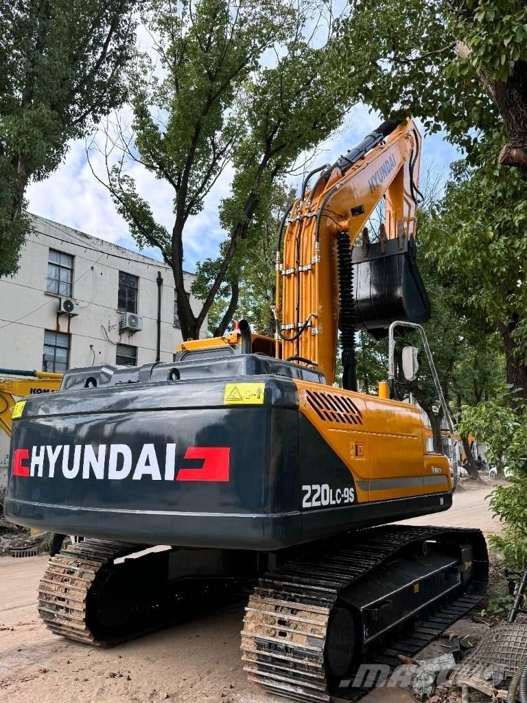 Hyundai 220LC-9S 中型挖掘机