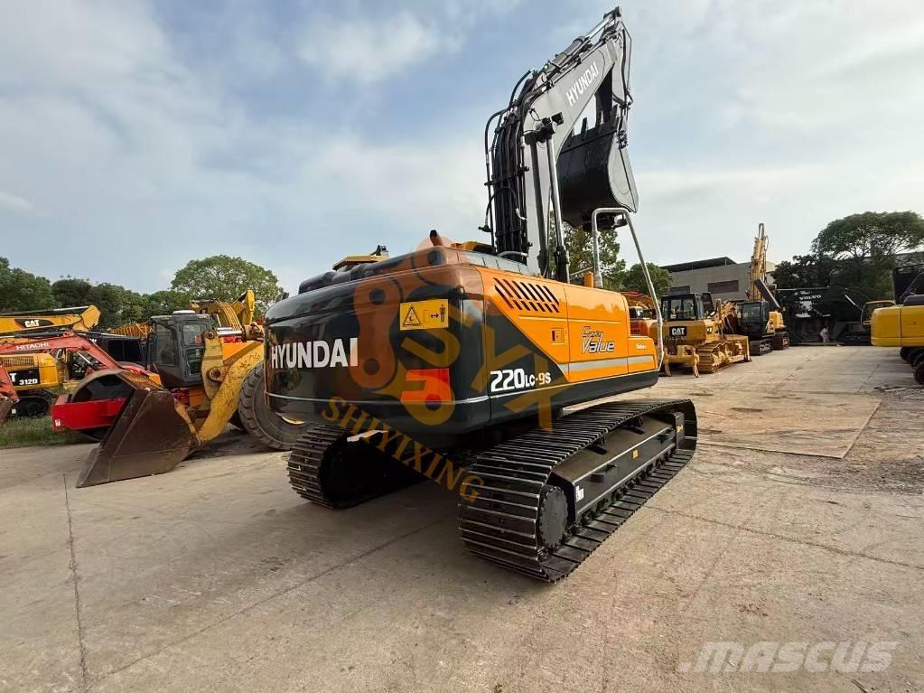 Hyundai Robex 220-9 履带挖掘机