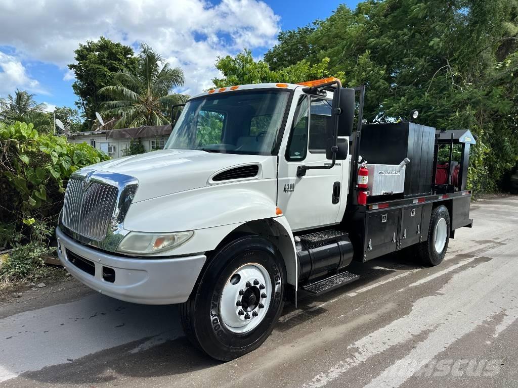 International 4300 油罐车