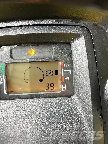 John Deere X590 骑乘式割草机