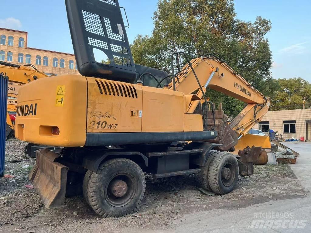 Hyundai R210W-7 轮式挖掘机