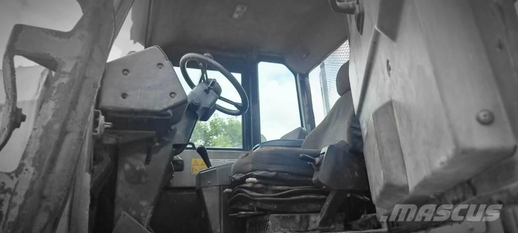 Komatsu HM 300-2 铰接式自卸车