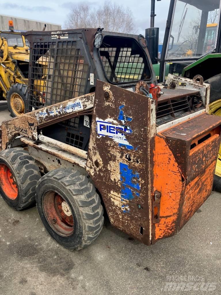 Bobcat 743 滑移装载机