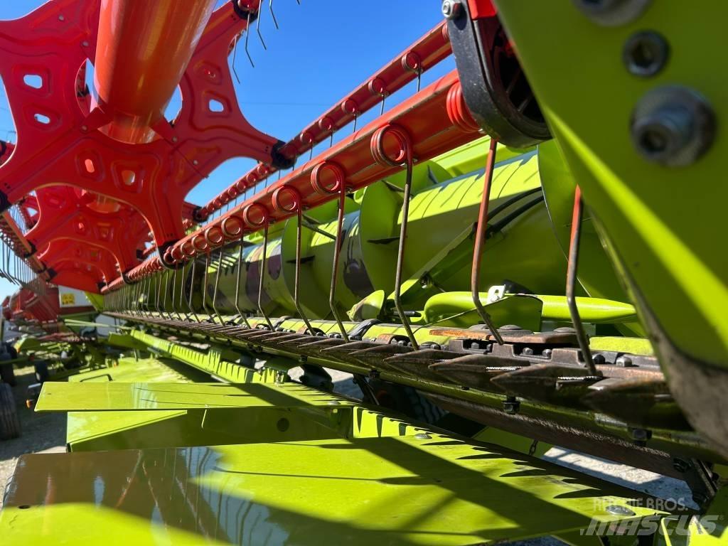 CLAAS Tucano 440 联合收割机