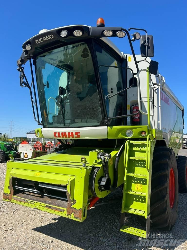 CLAAS Tucano 440 联合收割机