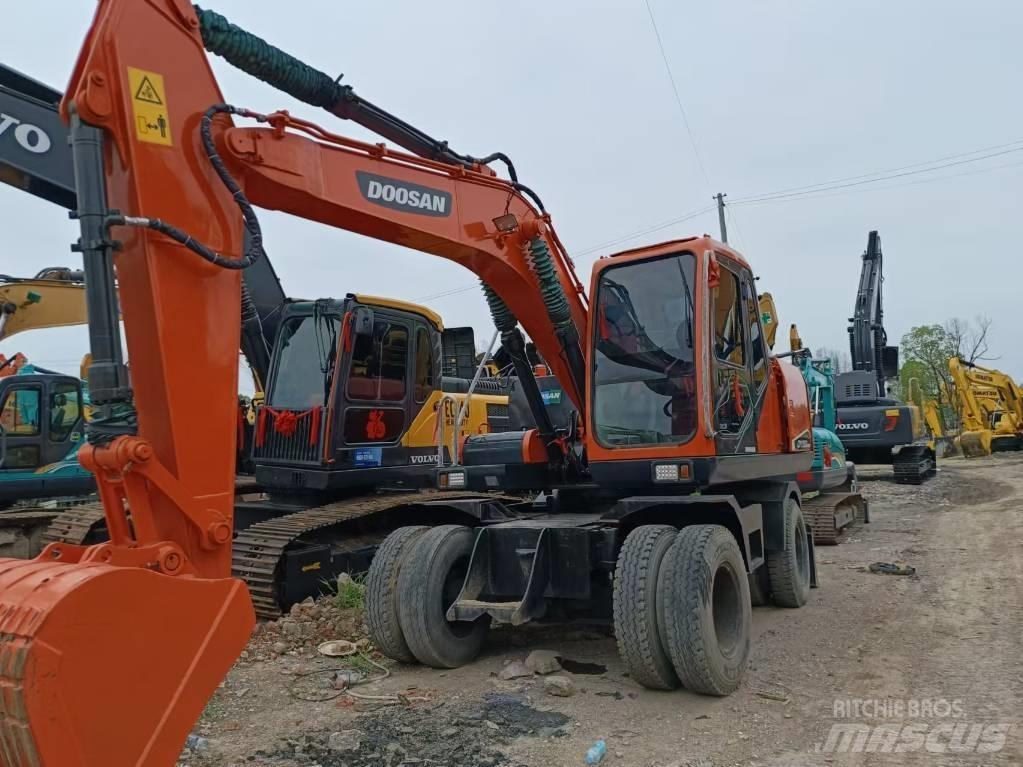 Doosan 150 W-7 轮式挖掘机