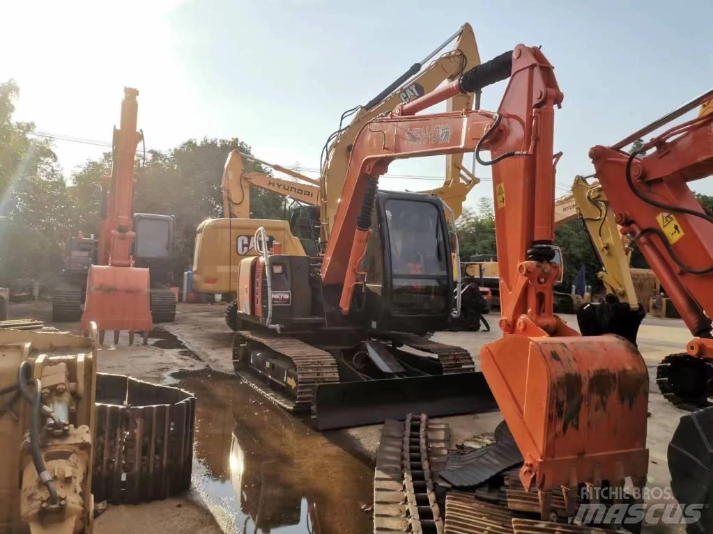 Hitachi ZX 70-5A 中型挖掘机