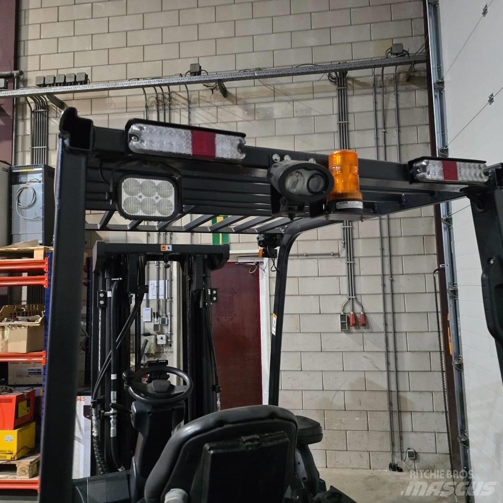 Doosan B 35 X-7 电动叉车