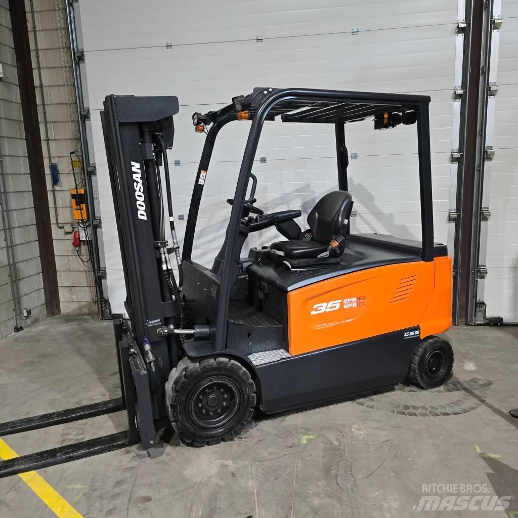 Doosan B 35 X-7 电动叉车