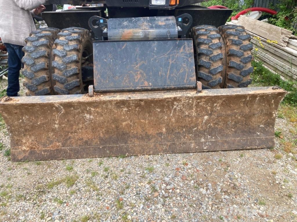 Hitachi ZX 145 W-6 轮式挖掘机