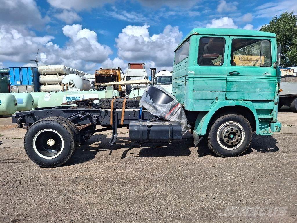 Mercedes-Benz 911 牵引车