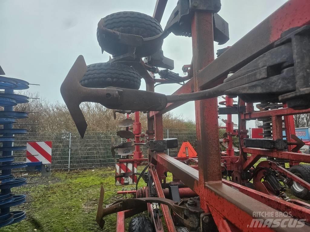 Horsch Terrano 8 FG 钉齿耙
