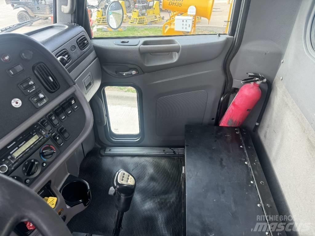 Peterbilt 384 运输工具-其他