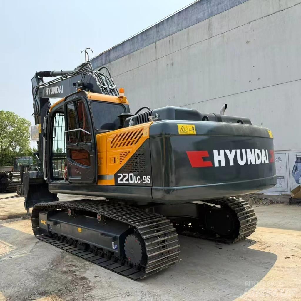 Hyundai R220LC-9S 中型挖掘机