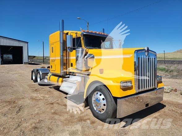 Kenworth W900 牵引车