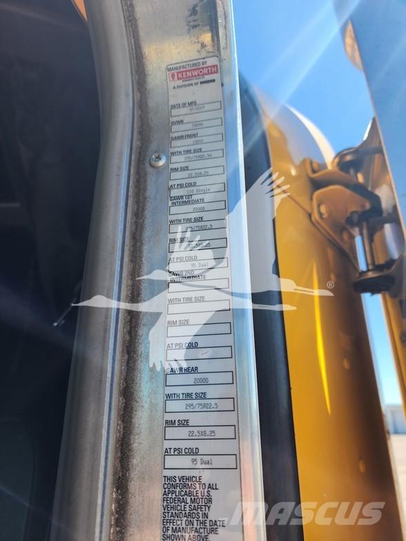 Kenworth W900 牵引车