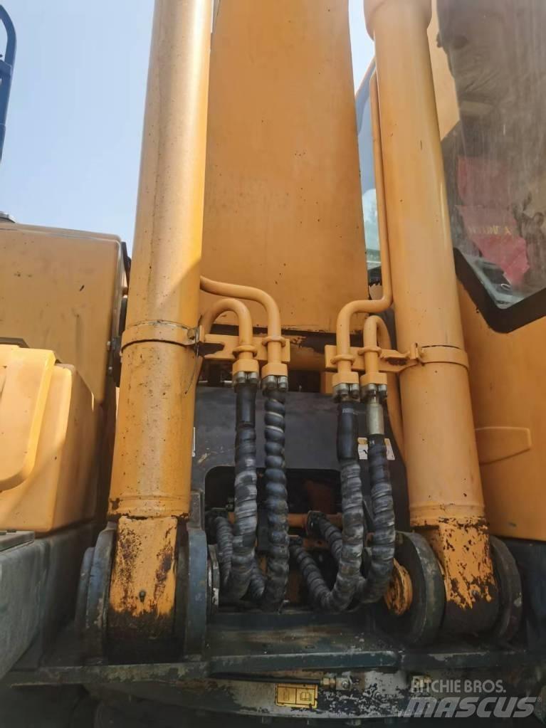 Hyundai R210W-9 轮式挖掘机
