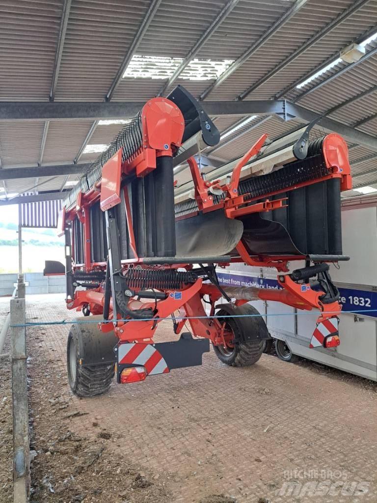 Kuhn Merge Maxx 犁耙和摊草机