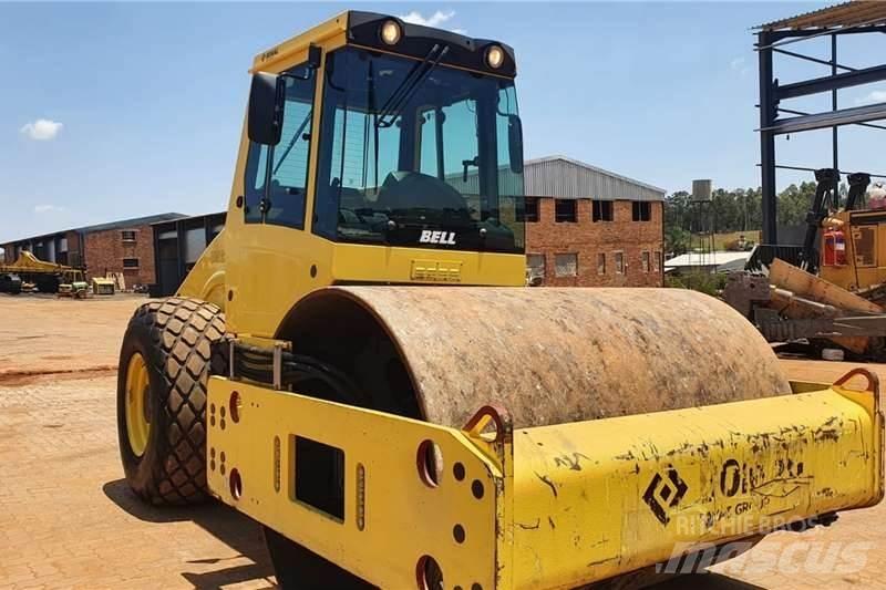 Bomag BW212D-40 复合式压路机