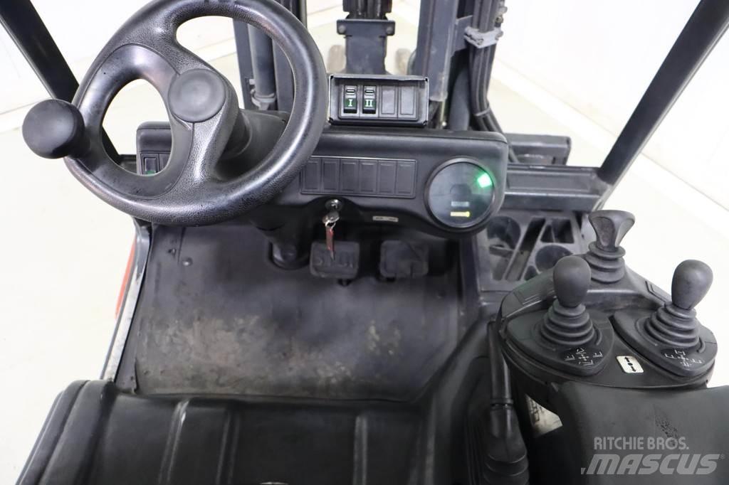 Linde E30-02 电动叉车